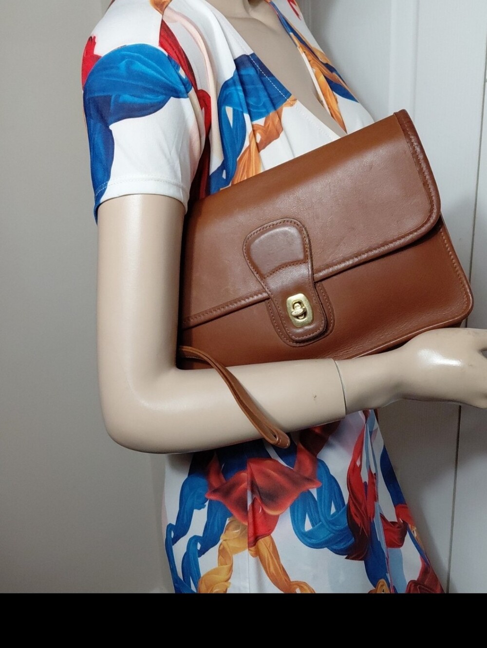 LIKE NEW VINTAGE COACH 1999 CLUTCH BAG
